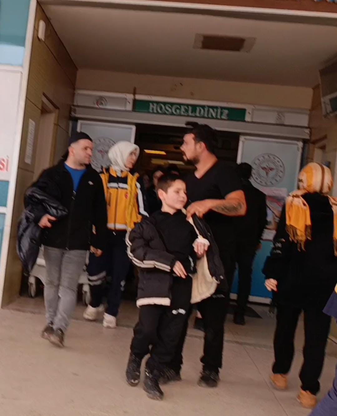 Bursa’da nacakla oynayan çocuğun parmağı kopma noktasına geldi