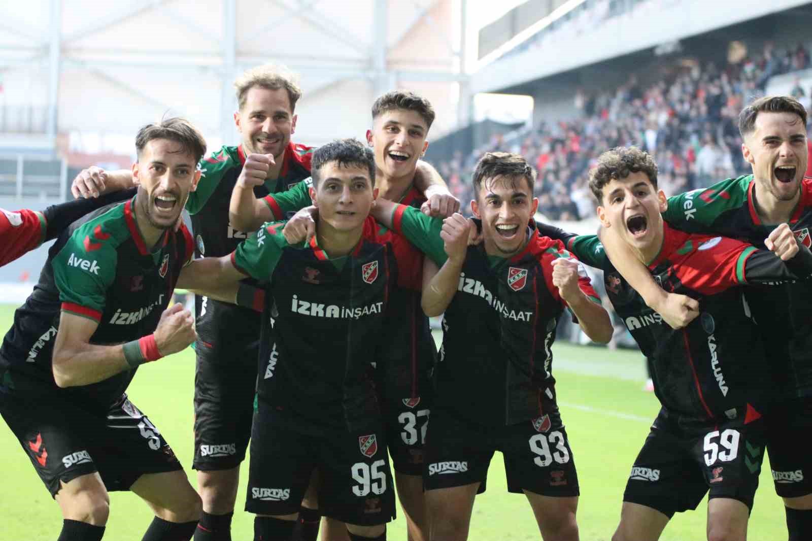 TFF 3. Lig: Karşıyaka: 3 - Bornova 1877: 1