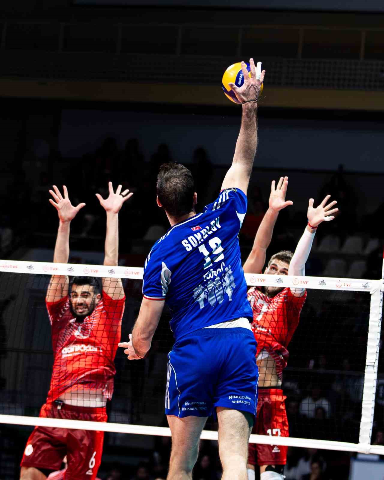 Efeler Ligi: Ziraat Bankkart: 0 - Halkbank: 3