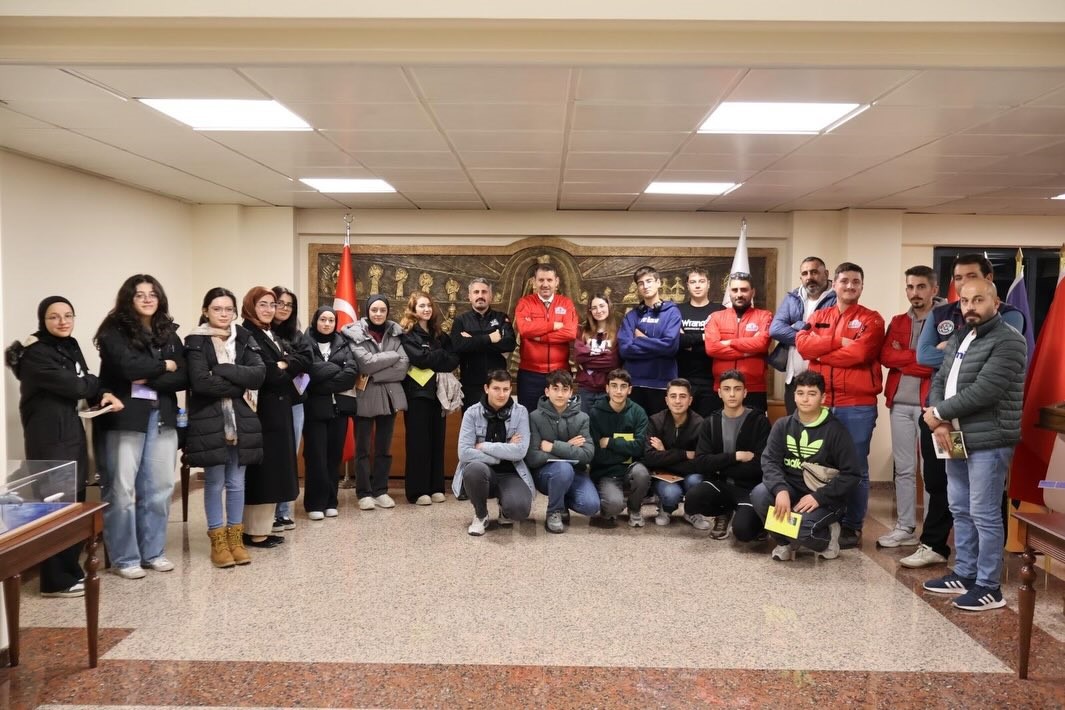 Bakan Yardımcısı Ayhan, Bayburtlu gençleri bakanlıkta ağırladı