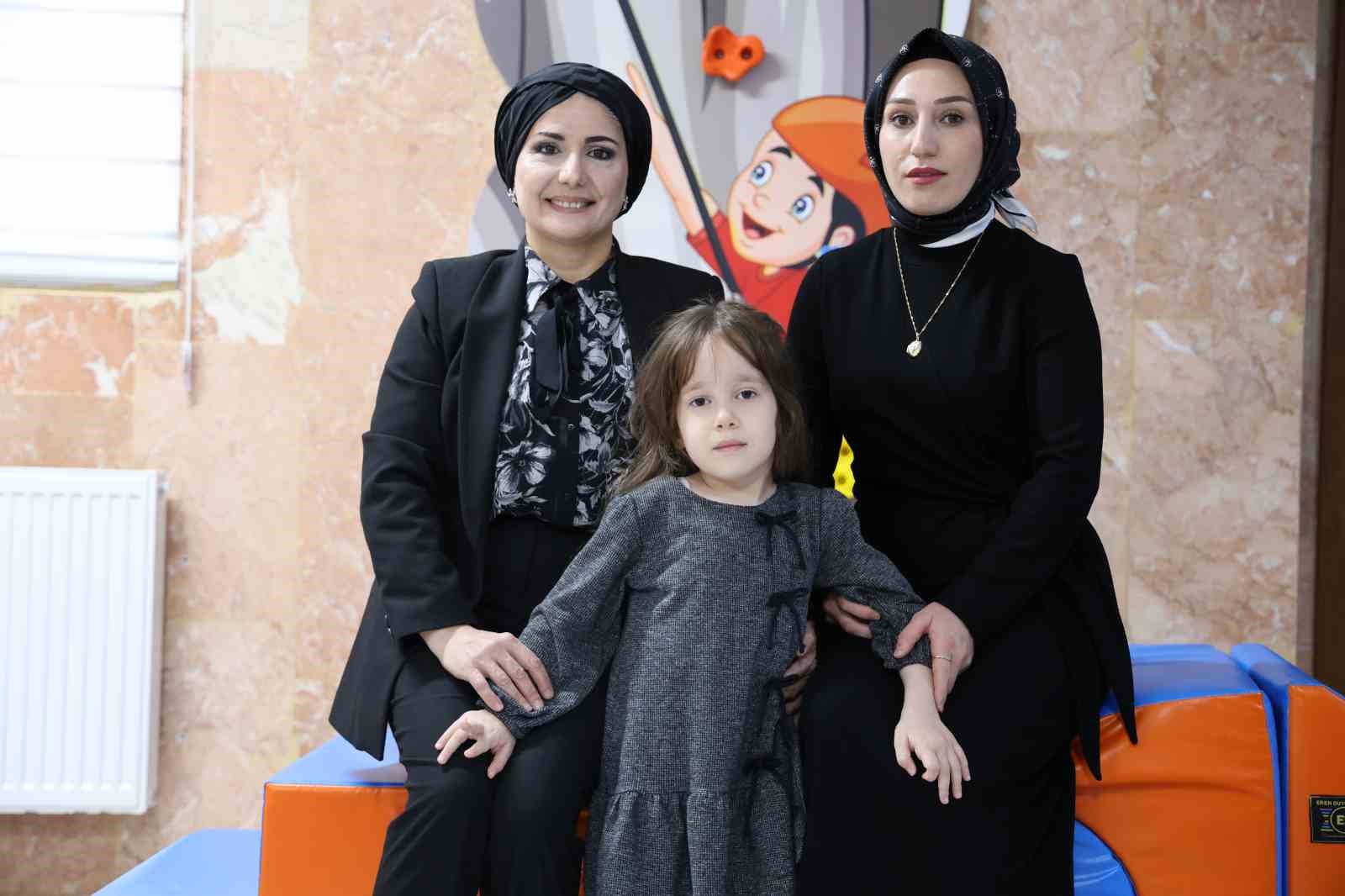 Başını dahi kontrol edemiyordu, bale gösterisi yapmaya başladı