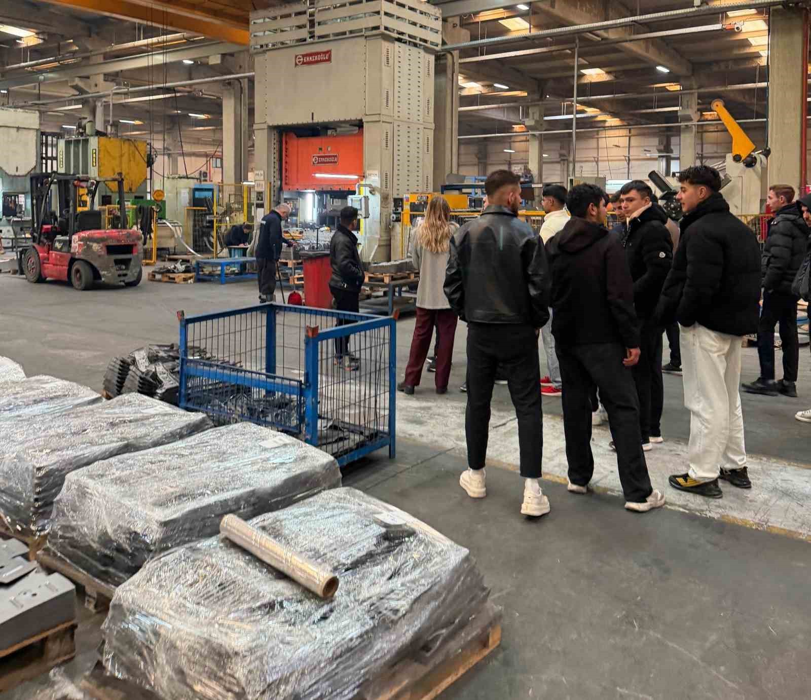 Meslek lisesi öğrencileri üretim süreçlerini yerinde öğreniyor