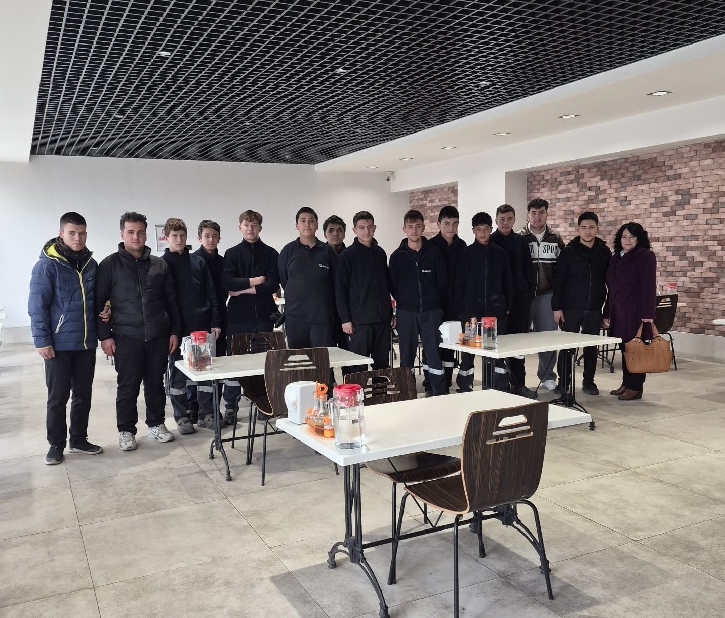 Meslek lisesi öğrencileri üretim süreçlerini yerinde öğreniyor