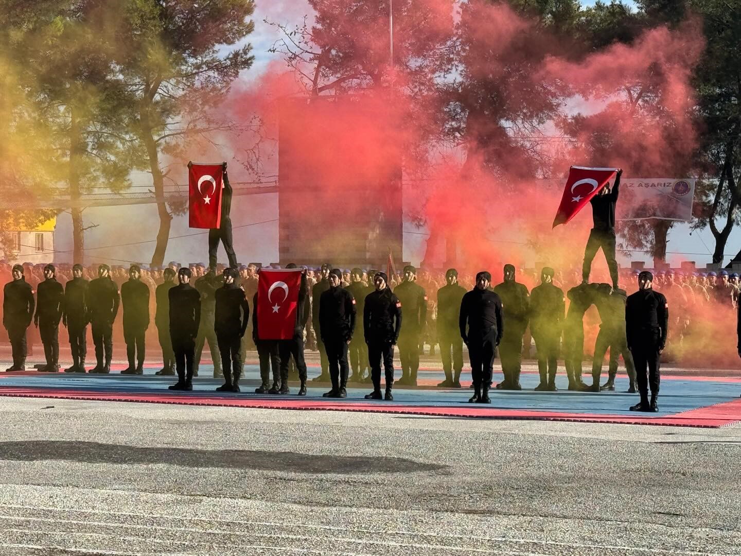 Kırkağaç’ta uzman erbaşların mezuniyet coşkusu