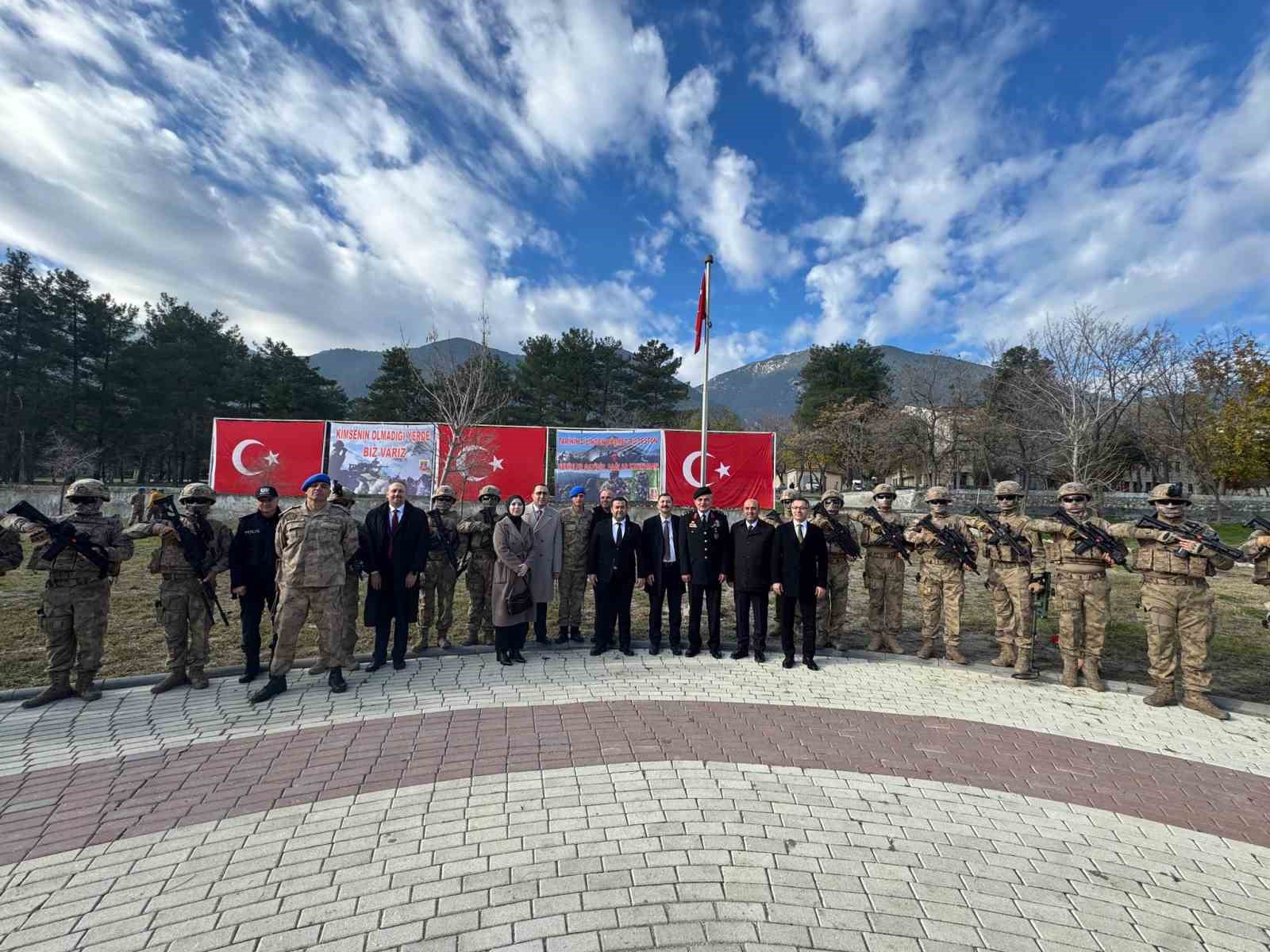 Kırkağa&ccedil;&rsquo;ta uzman erbaşların mezuniyet coşkusu
