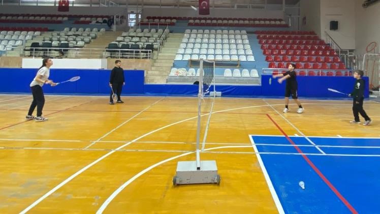Bilecik&rsquo;te badminton antrenmanları yoğun tempoda devam ediyor

