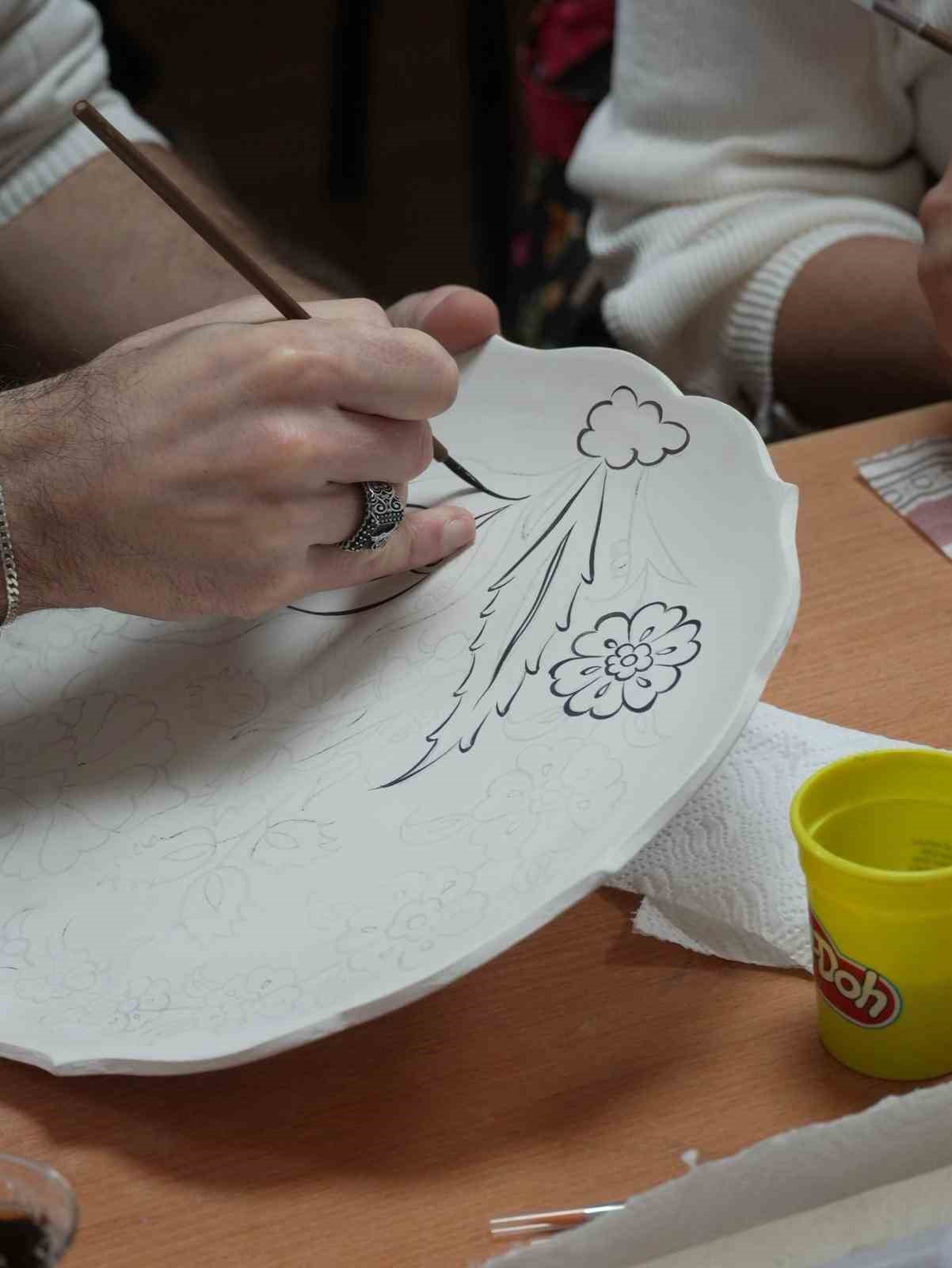 Düzce’de kadınlar hem öğreniyor hem eğleniyor