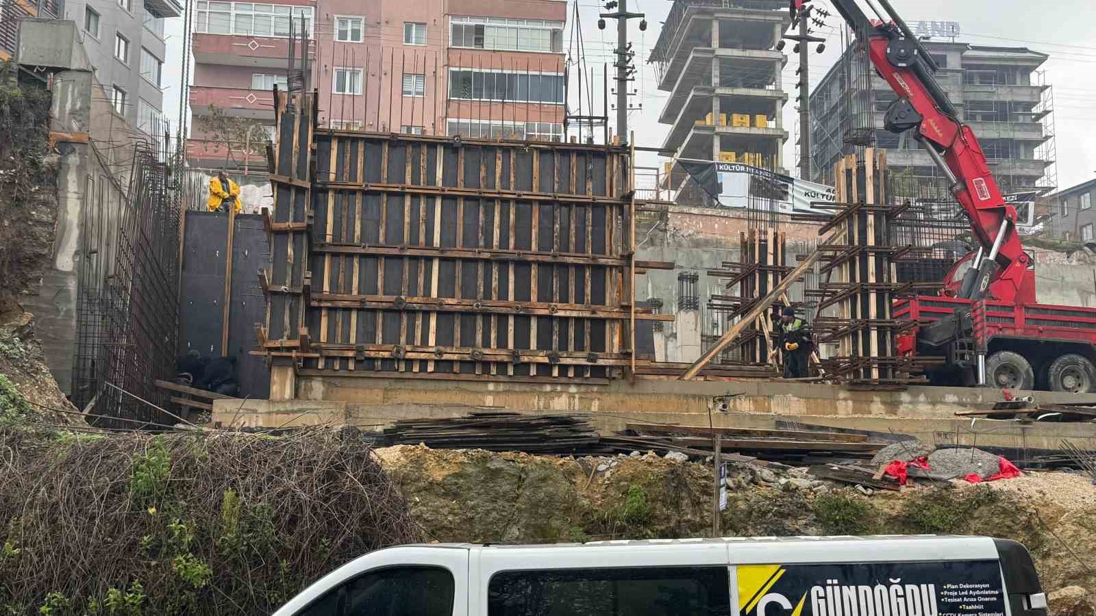 Güvenlik önlemi almadan çalışan işçiler korkuttu