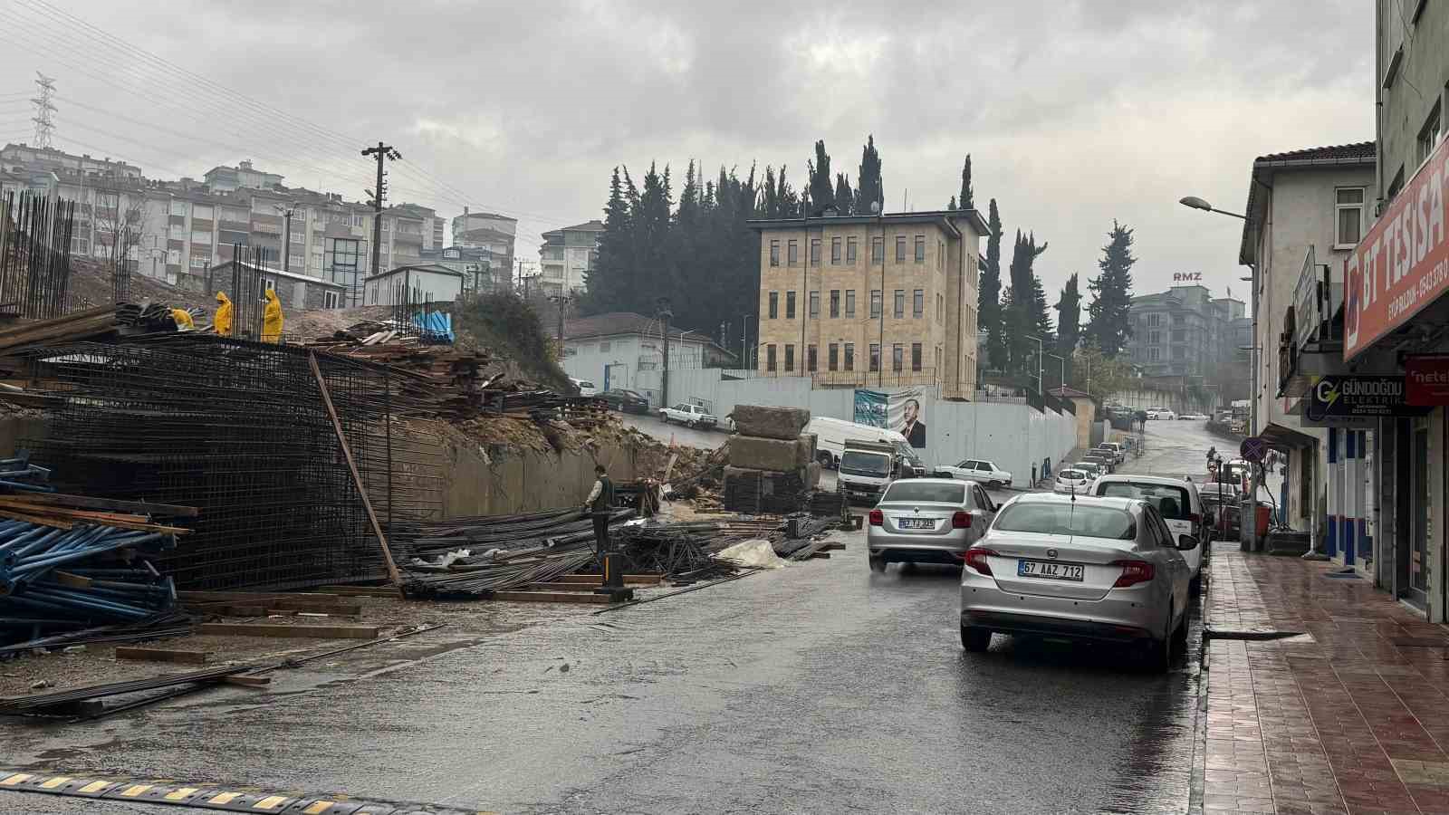 G&uuml;venlik &ouml;nlemi almadan &ccedil;alışan iş&ccedil;iler korkuttu
