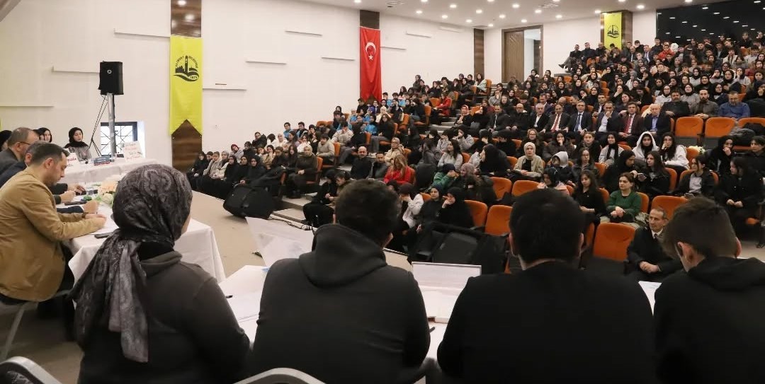 Bayburt’ta ‘Liseler Arası Münazara Yarışması’ düzenlendi