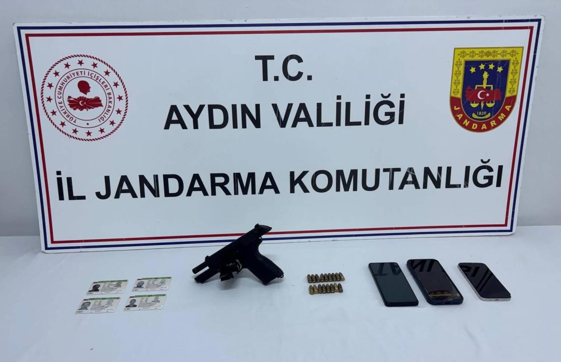 Organize su&ccedil; &ouml;rg&uuml;t&uuml; &uuml;yeleri yurtdışına ka&ccedil;arken yakalandı
