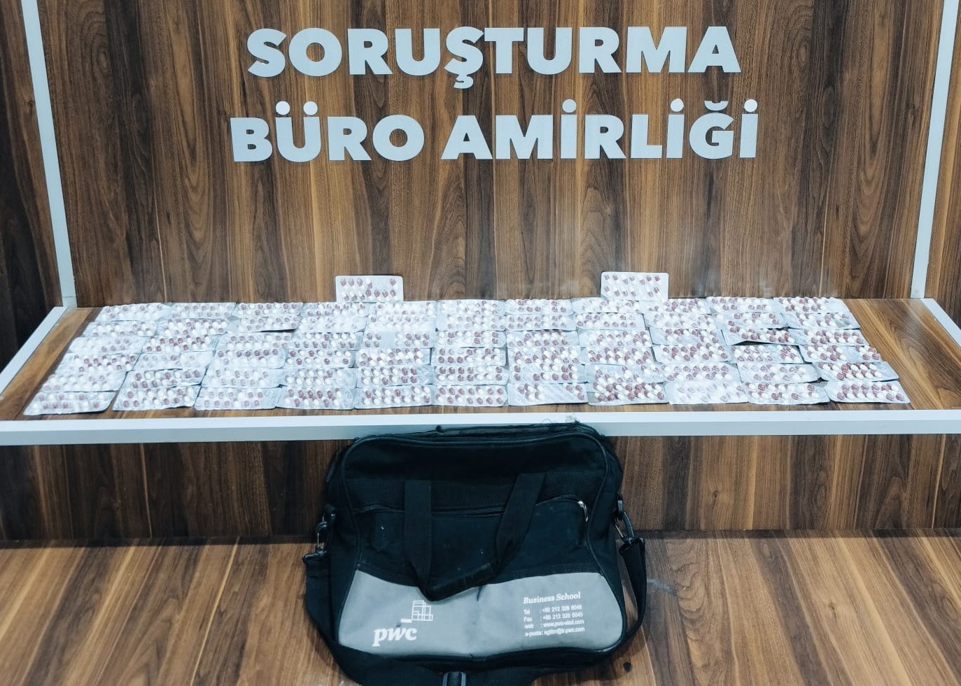 İzmir’de zehir tacirlerine operasyon: 894 hap ele geçirildi