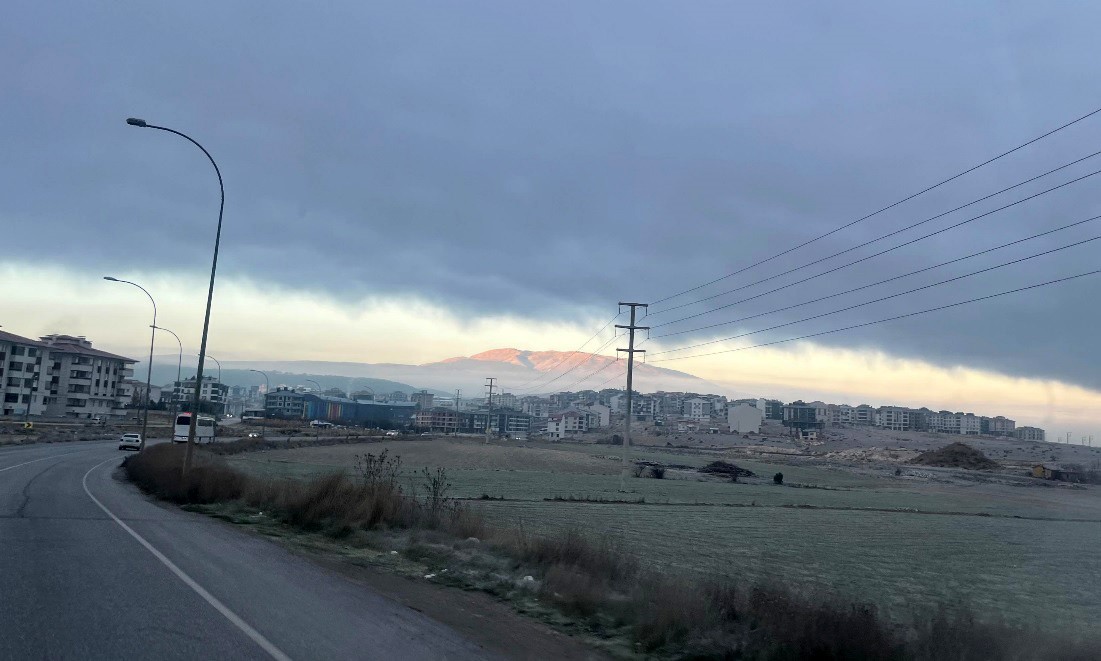 Kütahya’da sis öncesi kartpostallık manzaralar