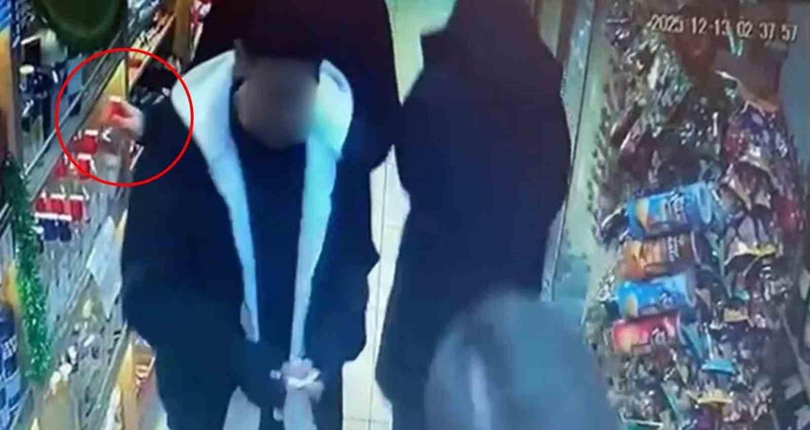 Marketten alkollü içecek çalan şahıs kameraya yakalandı