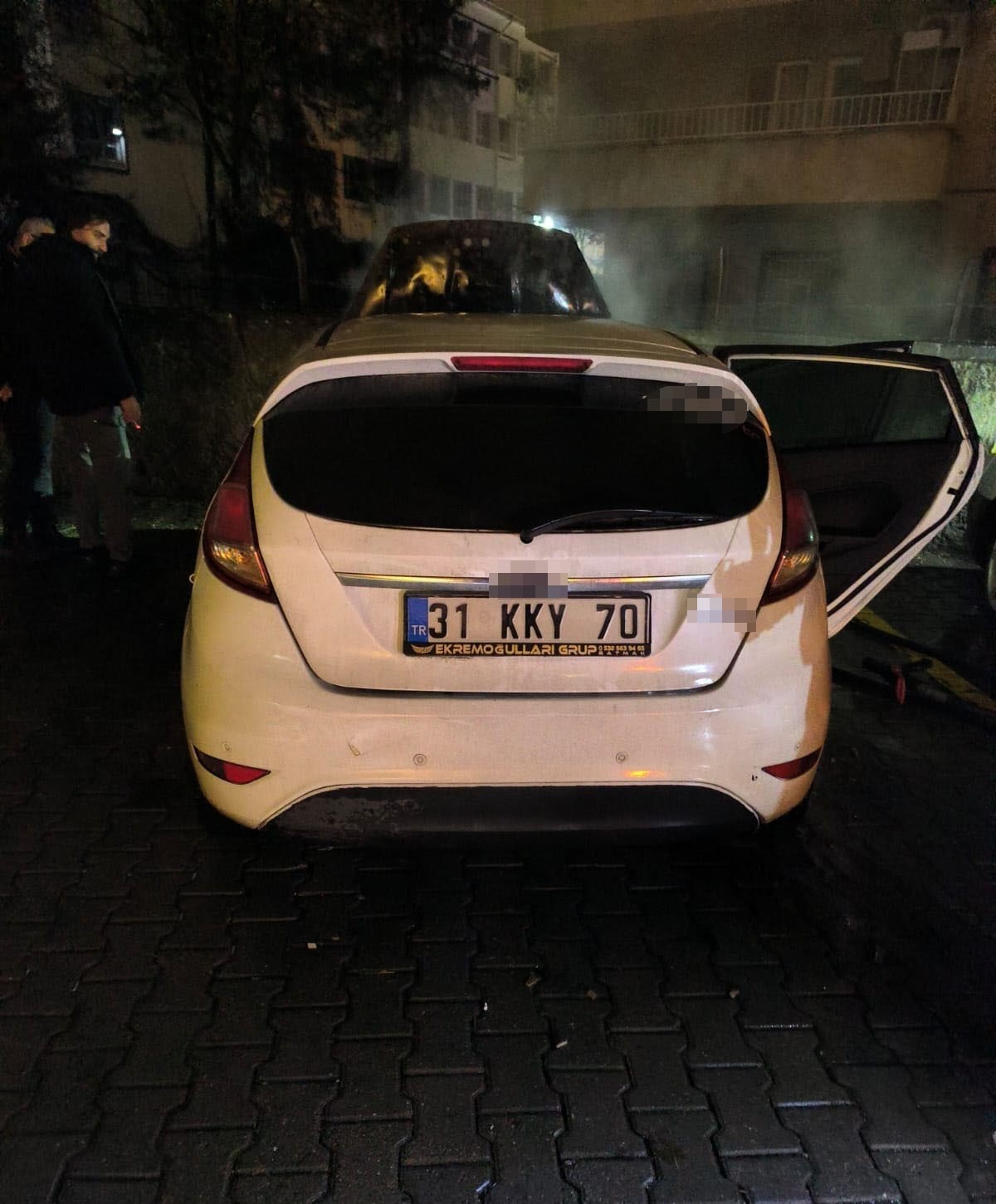 Batman’da park halindeki otomobil yandı