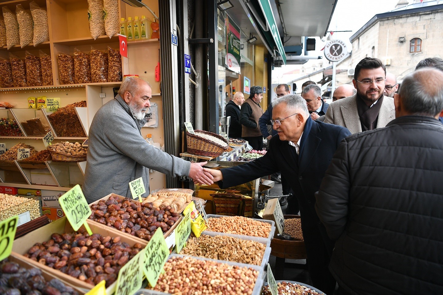 Başkan B&uuml;y&uuml;kkılı&ccedil;&rsquo;tan Camikebir&rsquo;de G&ouml;n&uuml;l Belediyeciliği Buluşması
