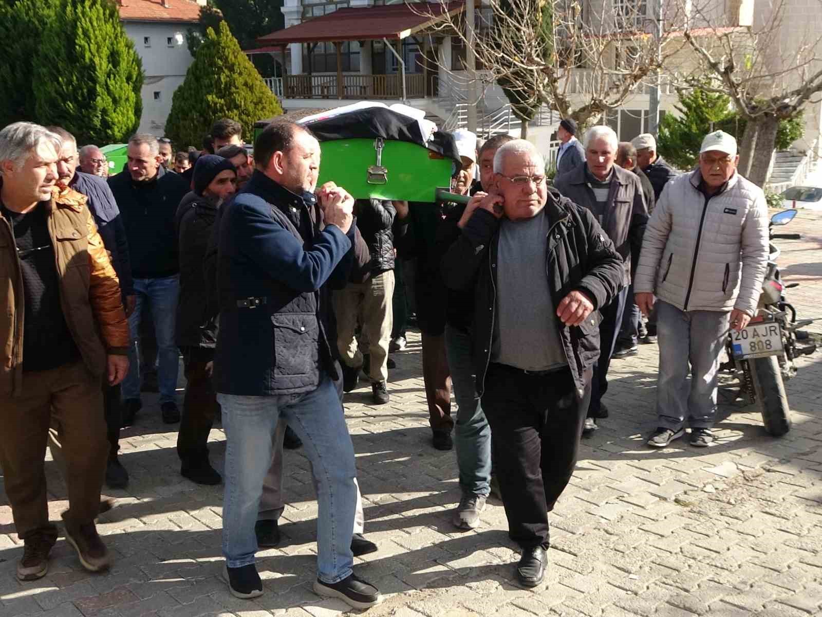 Uşak&rsquo;ta kazada hayatını kaybeden Dulay &ccedil;ifti defnedildi
