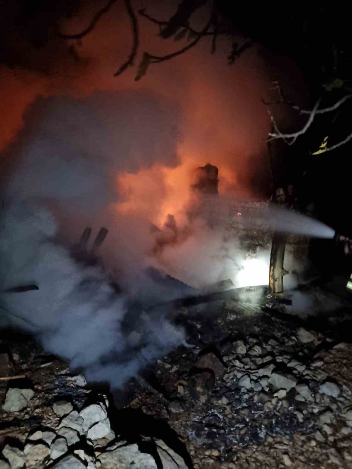 Ev yandı, alzheimer hastası yaşlı kadın aranıyor
