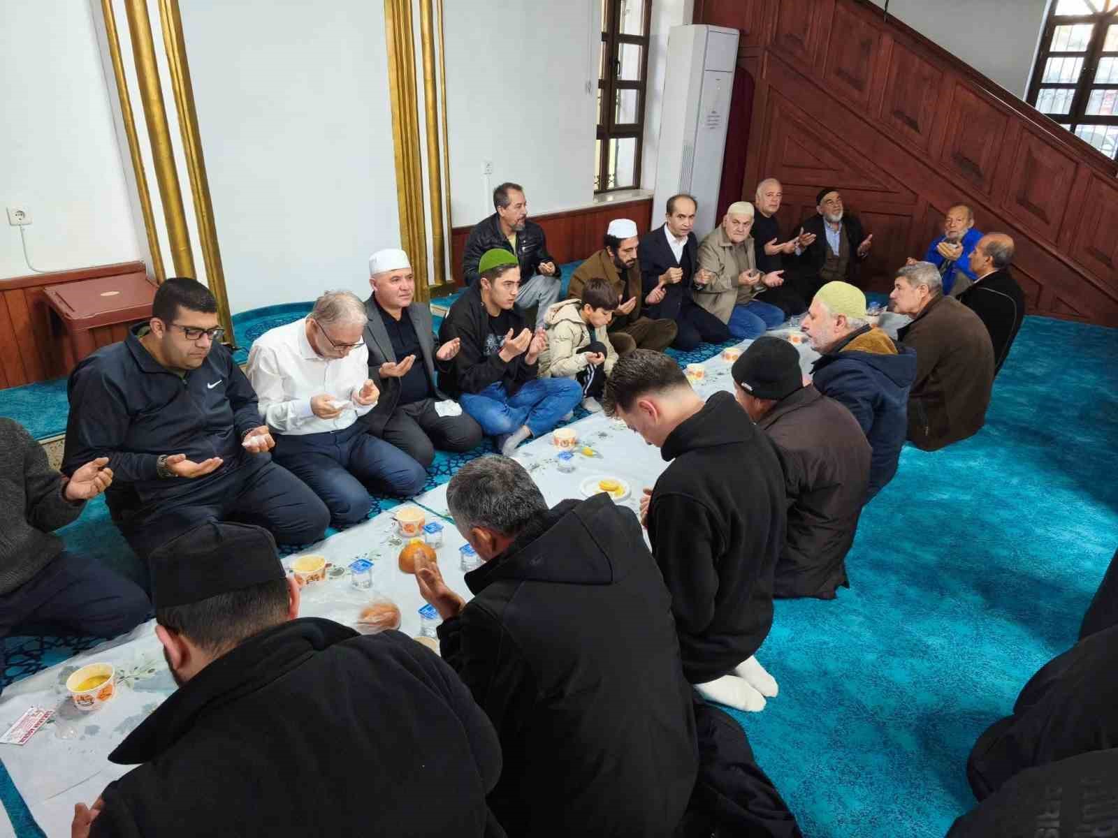 K&ouml;yceğiz Merkez Hacıbey Camii&rsquo;nde Sabah Namazı buluşması ger&ccedil;ekleştirildi
