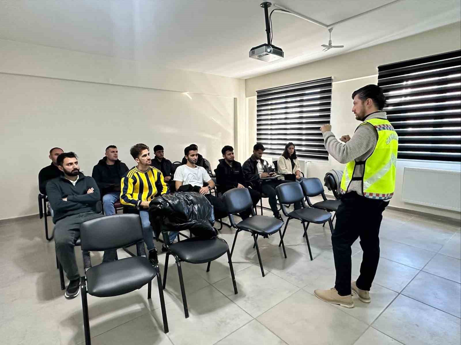 Muş&rsquo;ta siber dolandırıcılığa karşı bilin&ccedil;lendirme faaliyeti
