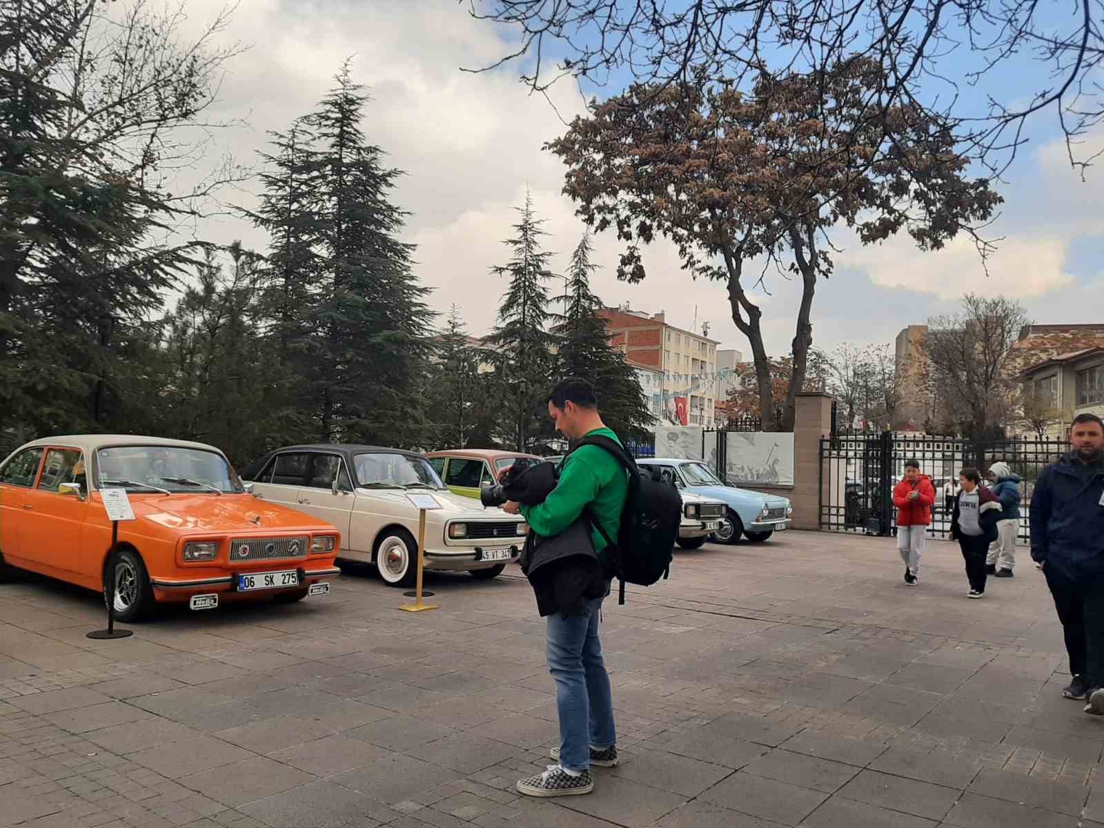 Anadol araçlarının sergilendiği ’Anadol’un Doğuşu Sergisi’ ziyarete açıldı