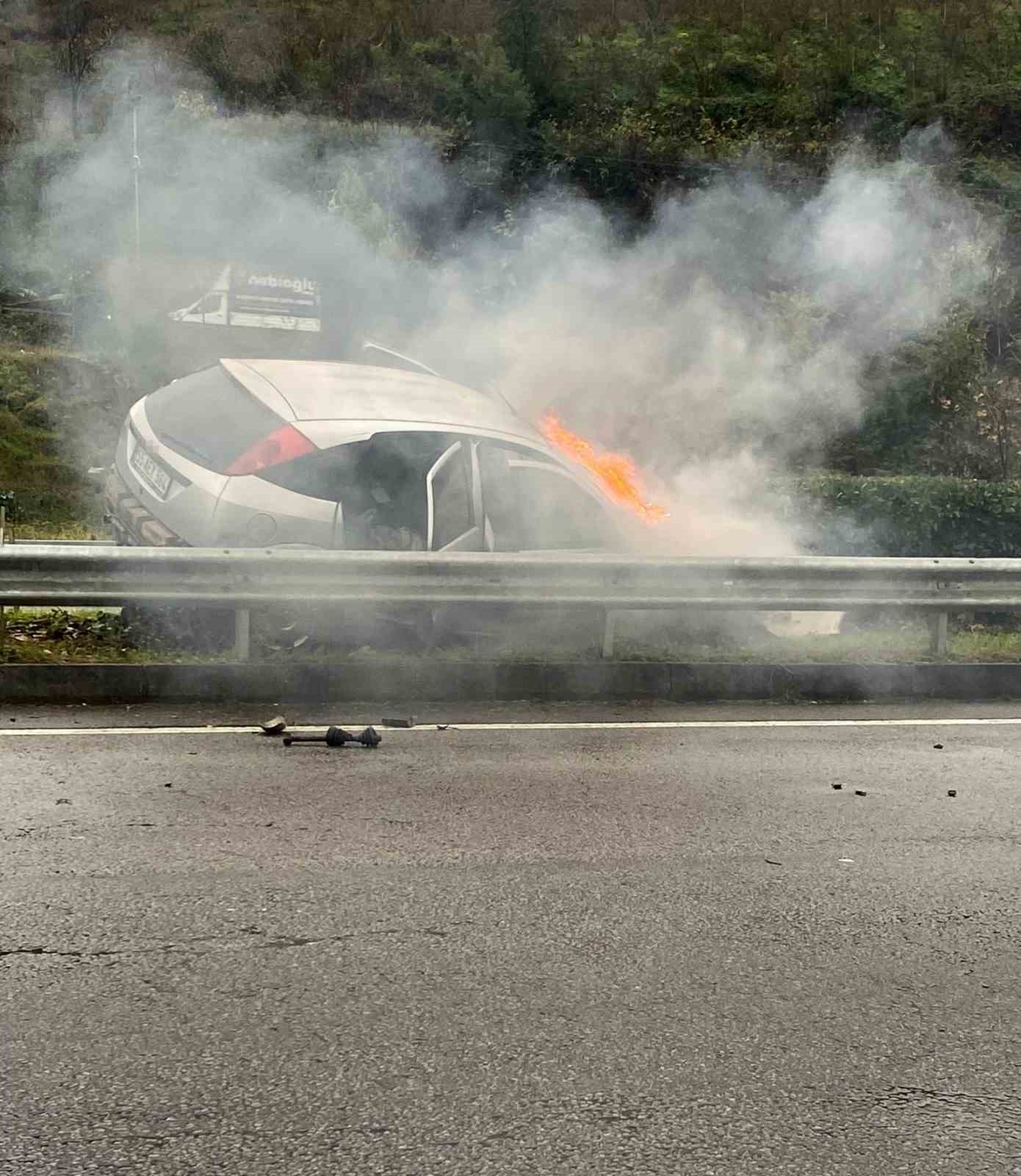 Görele’de trafik kazası: Otomobil alev aldı