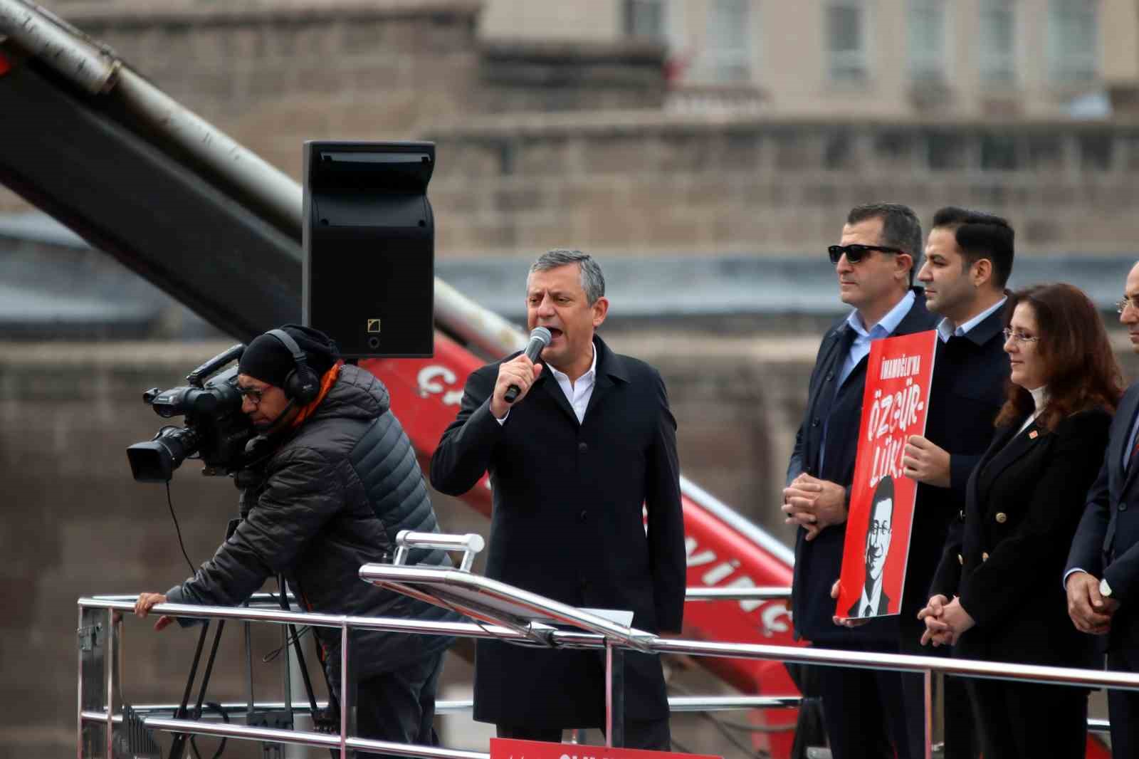 CHP Genel Başkanı Özel: "Asgari ücret veren için 29, alan için 39 bin lira olmalı"