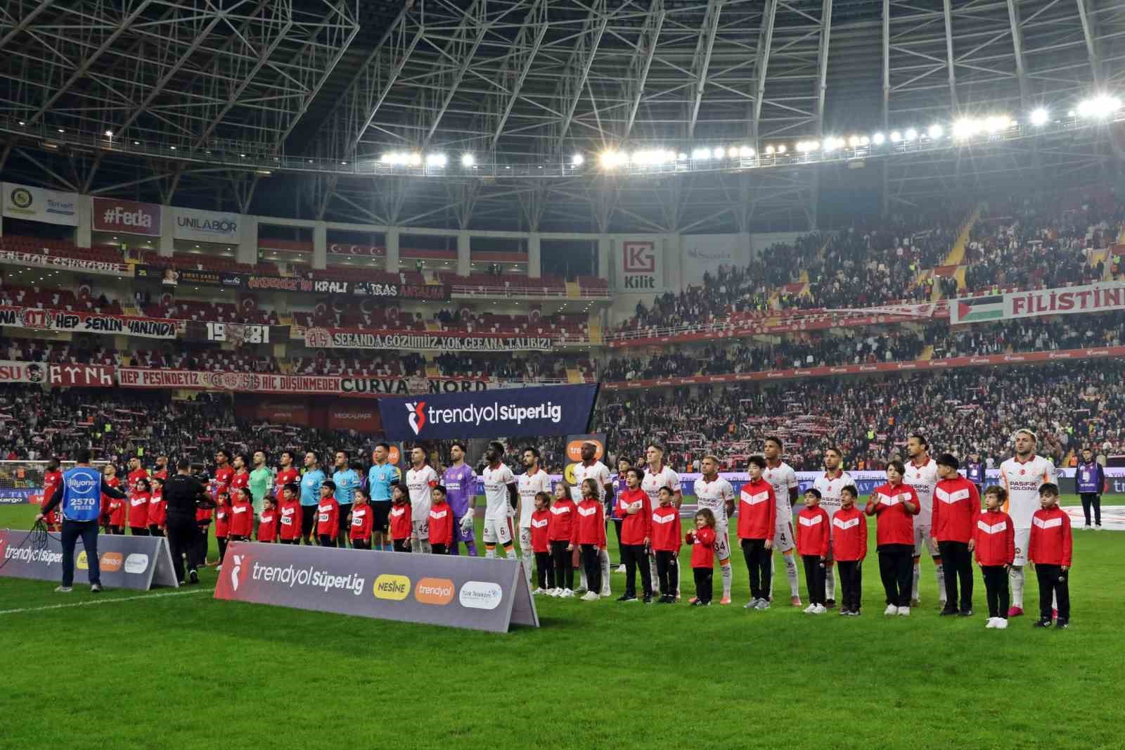 Trendyol Süper Lig: Antalyaspor: 0 - Galatasaray: 2 (Maç devam ediyor)