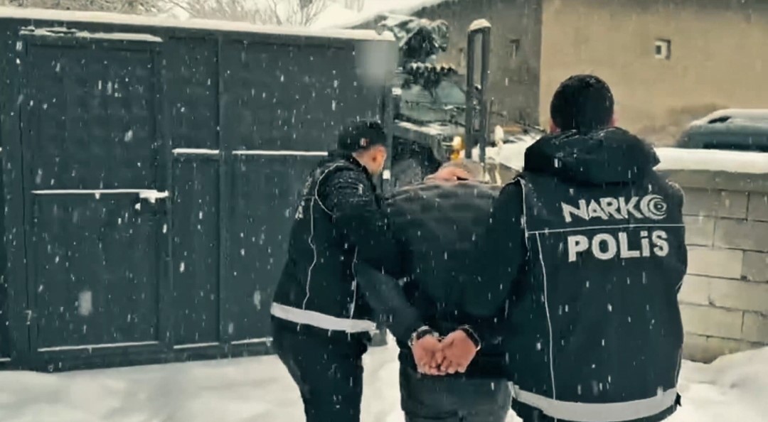 Hakkari&rsquo;de &rsquo;torbacı&rsquo; operasyonu
