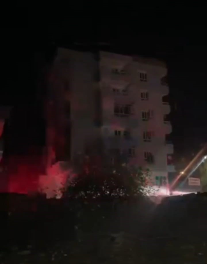 Siverek’te çıkan yangında 9 kişi dumandan etkilendi