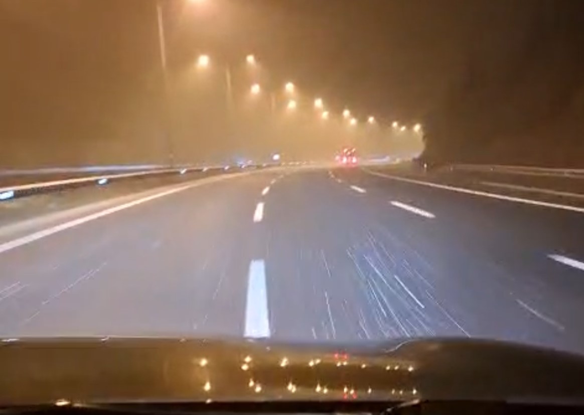 TEM’in Bolu geçişinde tipi şeklinde kar yağışı