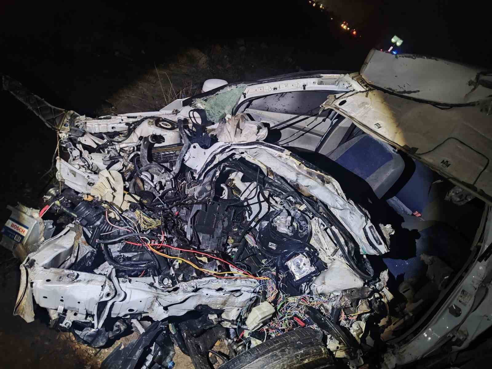 Beton mikserine çarpan sürücü hayatını kaybetti