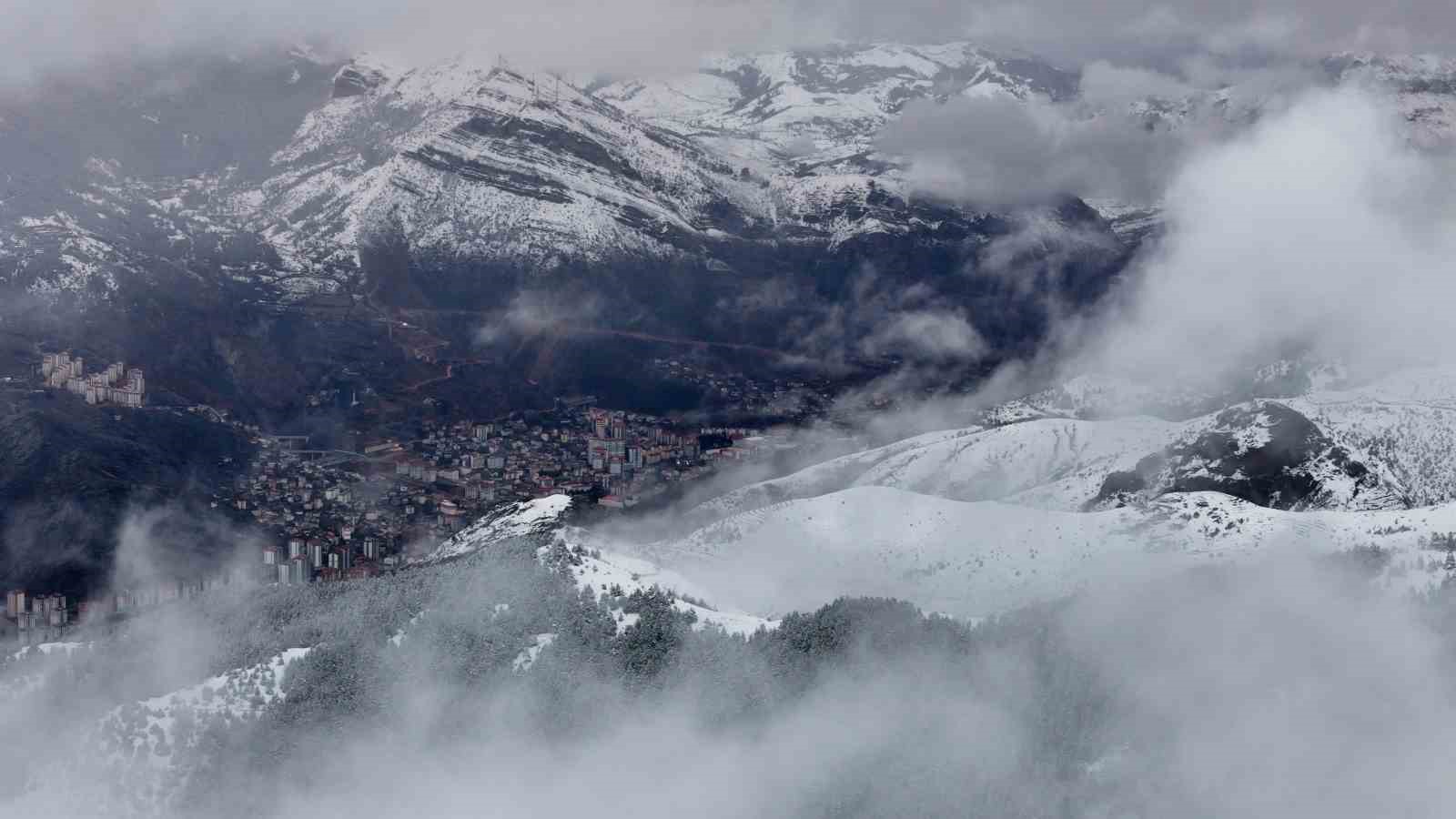 Gümüşhane beyaz gelinliğini giydi