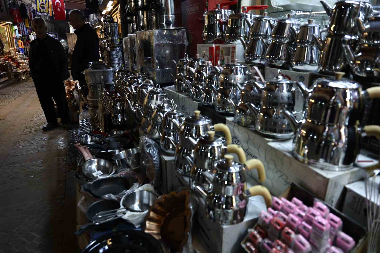 Kahramanmaraş’ta bakır ustalarının çekiç sesleri asırlık çarşıda hâlâ yankılanıyor