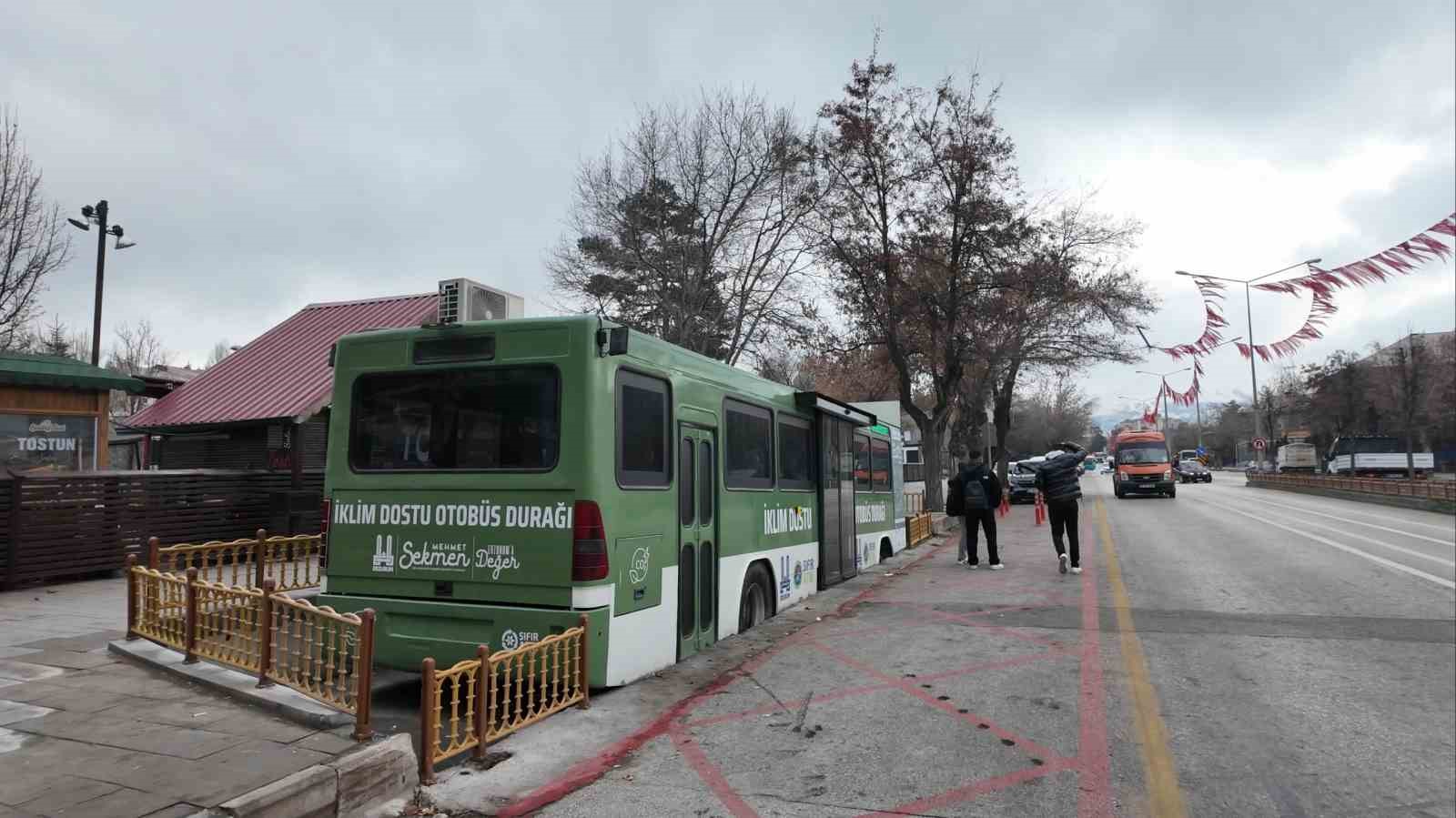 Erzurum’daki "Geri Dönüşüm Temalı Otobüs Durağı" projesi ilgi odağı