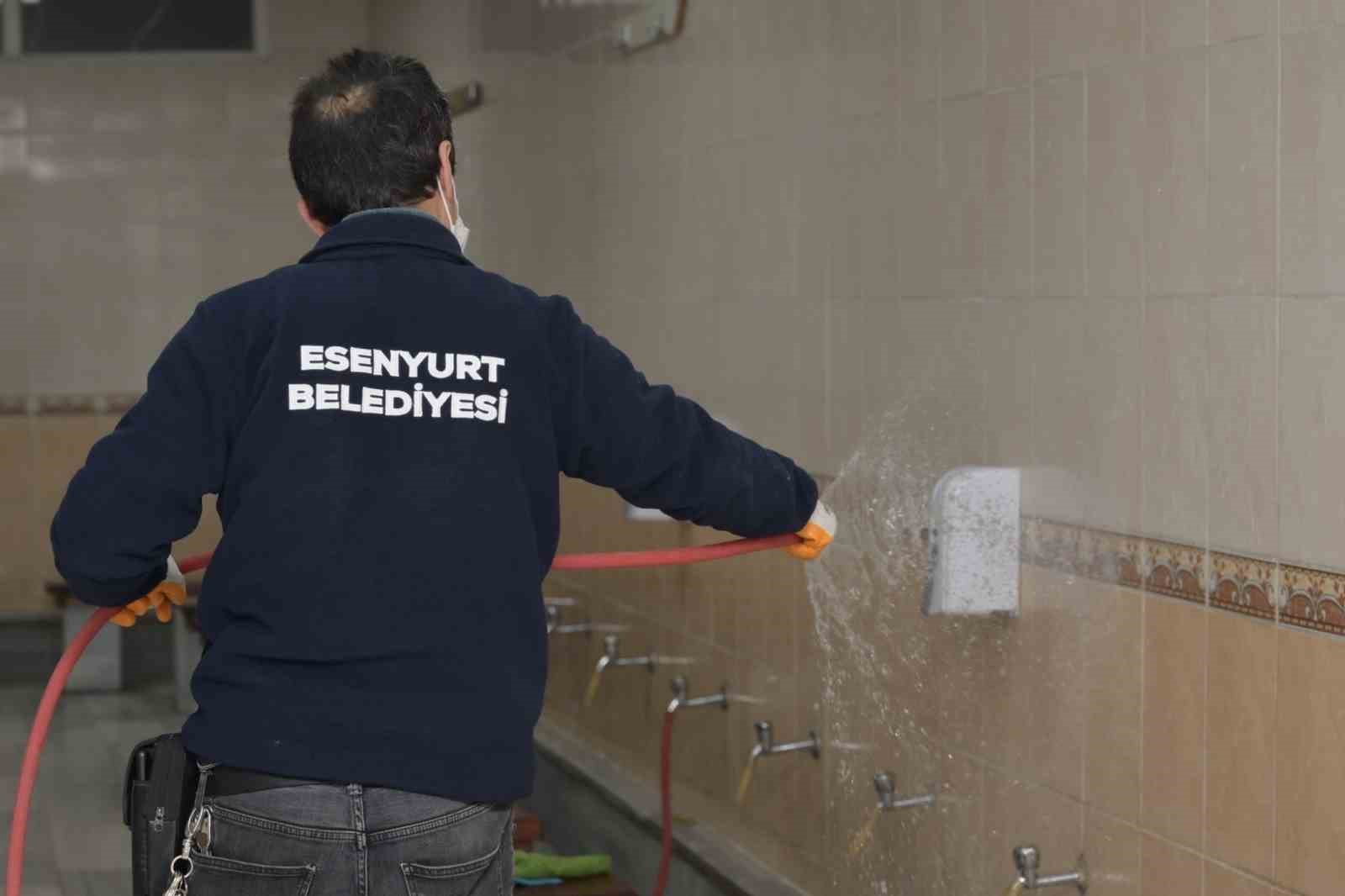Esenyurt Belediyesi camilerde hijyen ve bakım hizmetlerini yeniledi
