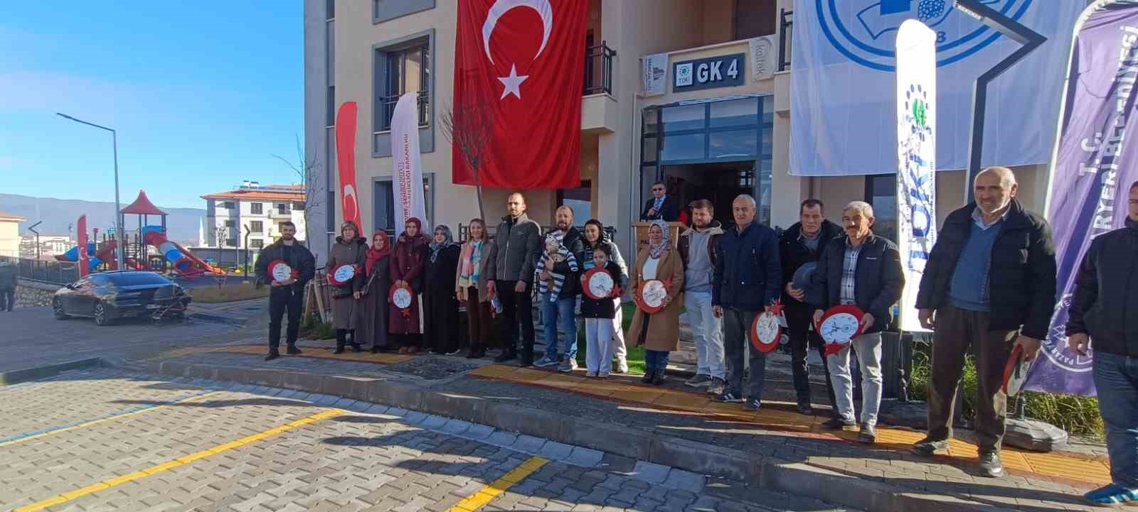 Bilecik’te 105 TOKİ hak sahiplerine teslim edildi