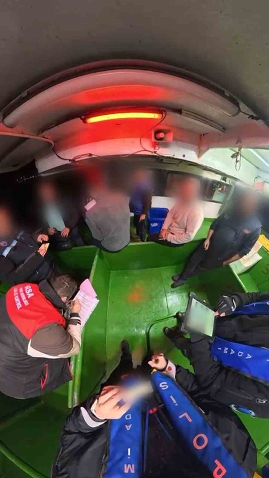 Gece yarısı teknelere baskın