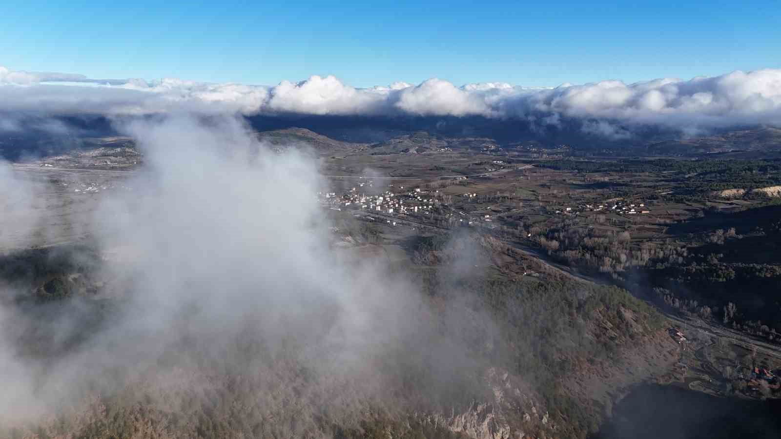 Kastamonu’da sis bulutları ve ormanların buluşması mest etti