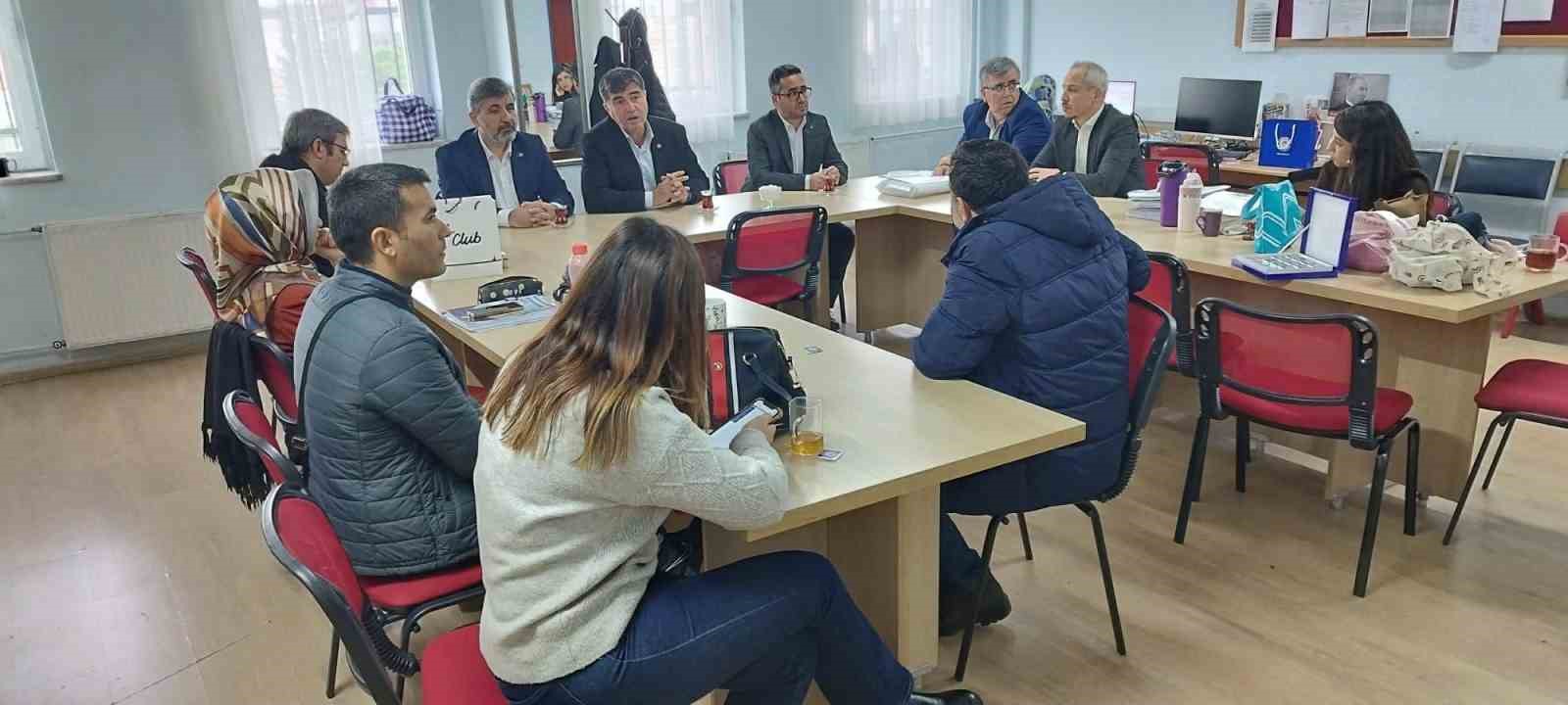 Eğitim-Bir-Sen’den eğitim çalışanlarına kulak veren ziyaretler