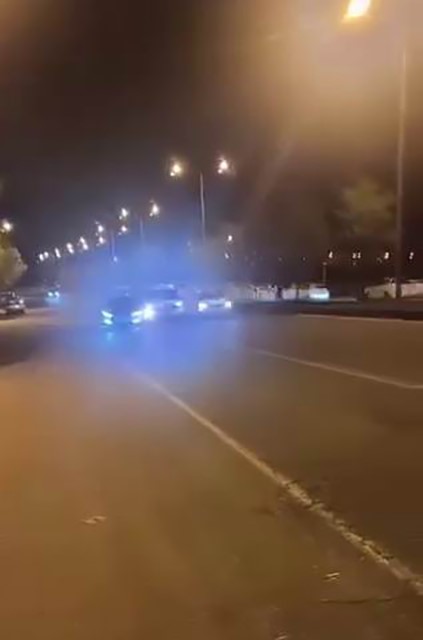 Yolu çekerken kaza anını kaydettiler