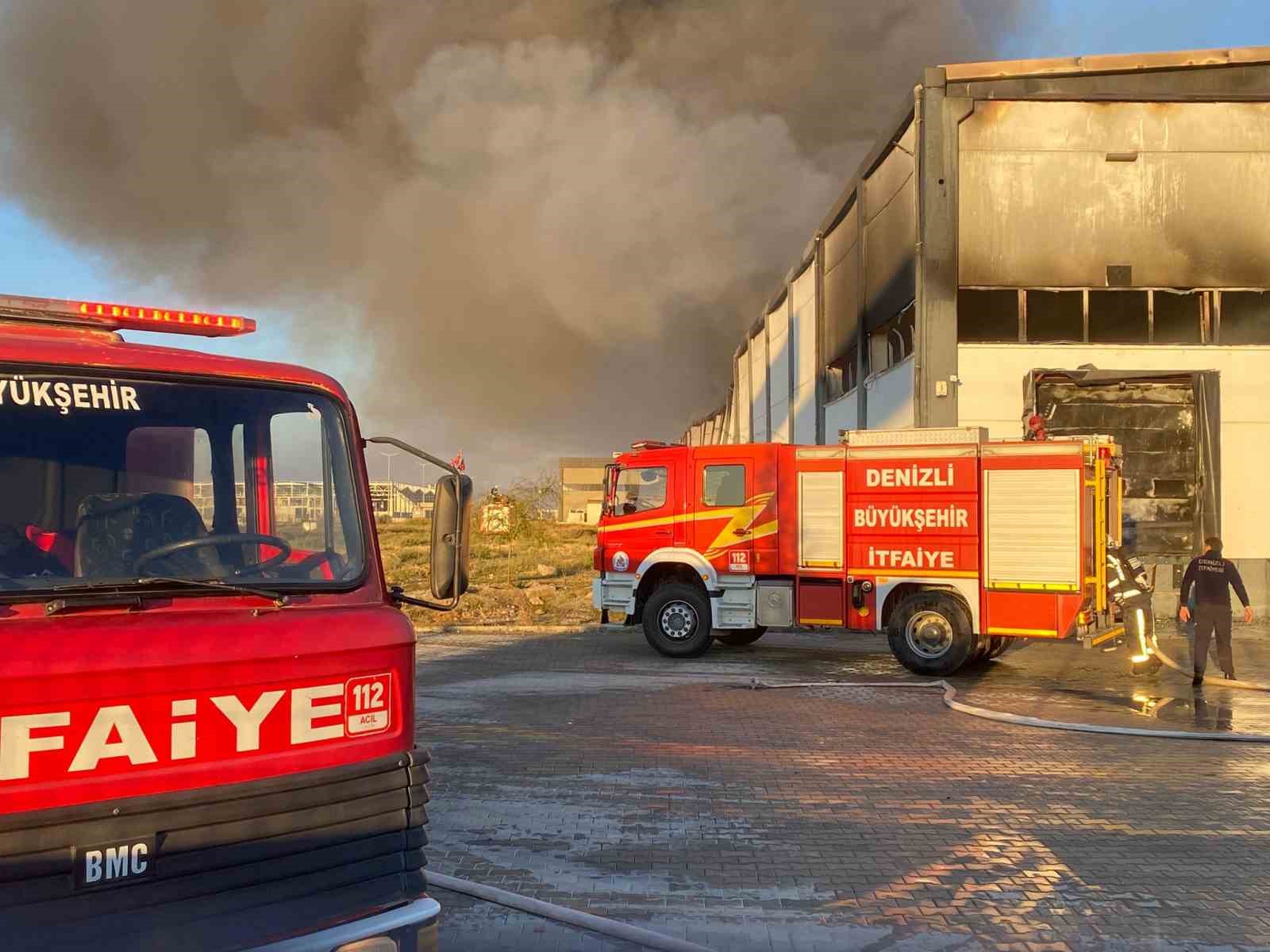 Denizli’de filtre fabrikasını alevler sardı