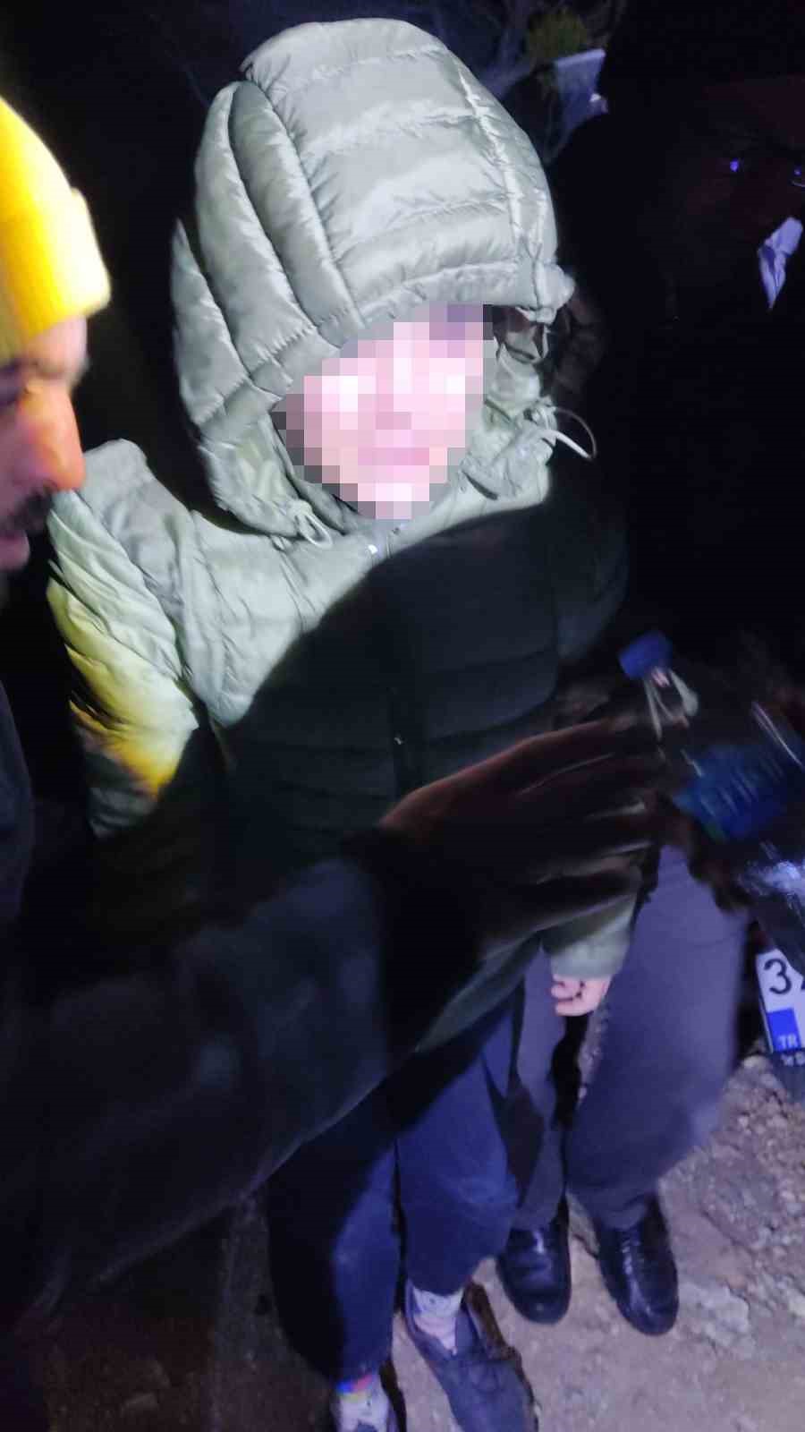 Dağlık alanda kaybolan 12 yaşındaki çocuk akıllı saati sayesinde annesine ulaşıp kurtarıldı