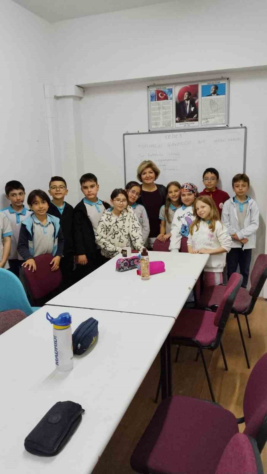 Eskişehir&rsquo;de &Ccedil;EDES projesi kapsamında &ouml;ğrenciler manevi değerlerle buluştu
