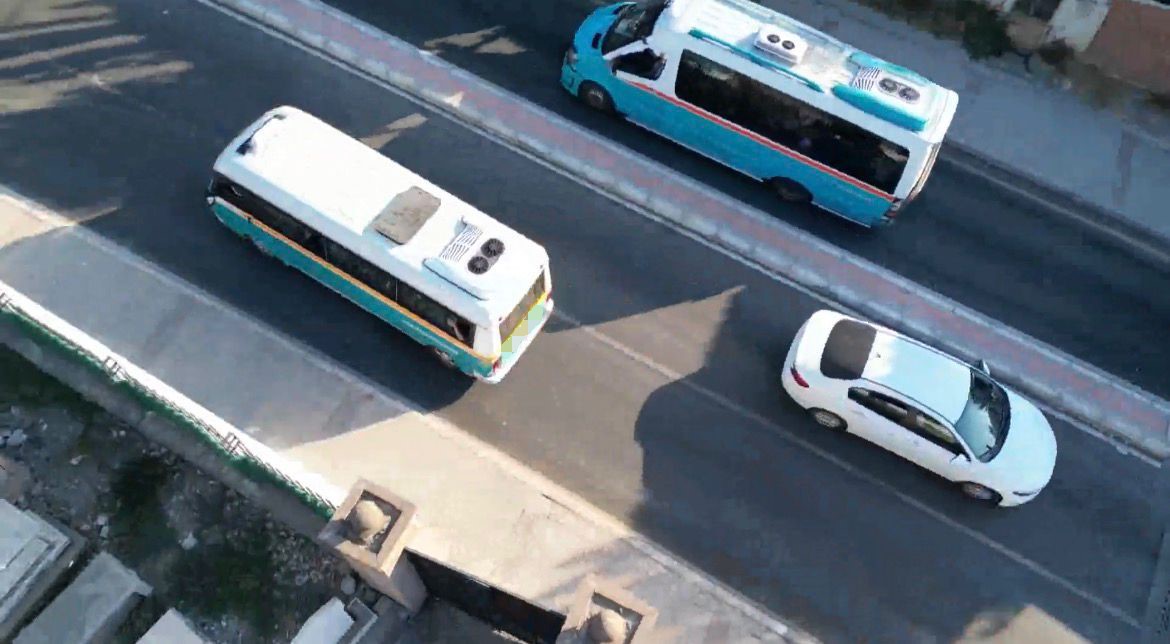 Trafikten ka&ccedil;an dolmuş şof&ouml;r&uuml; 200 metre ters şeritte gitti
