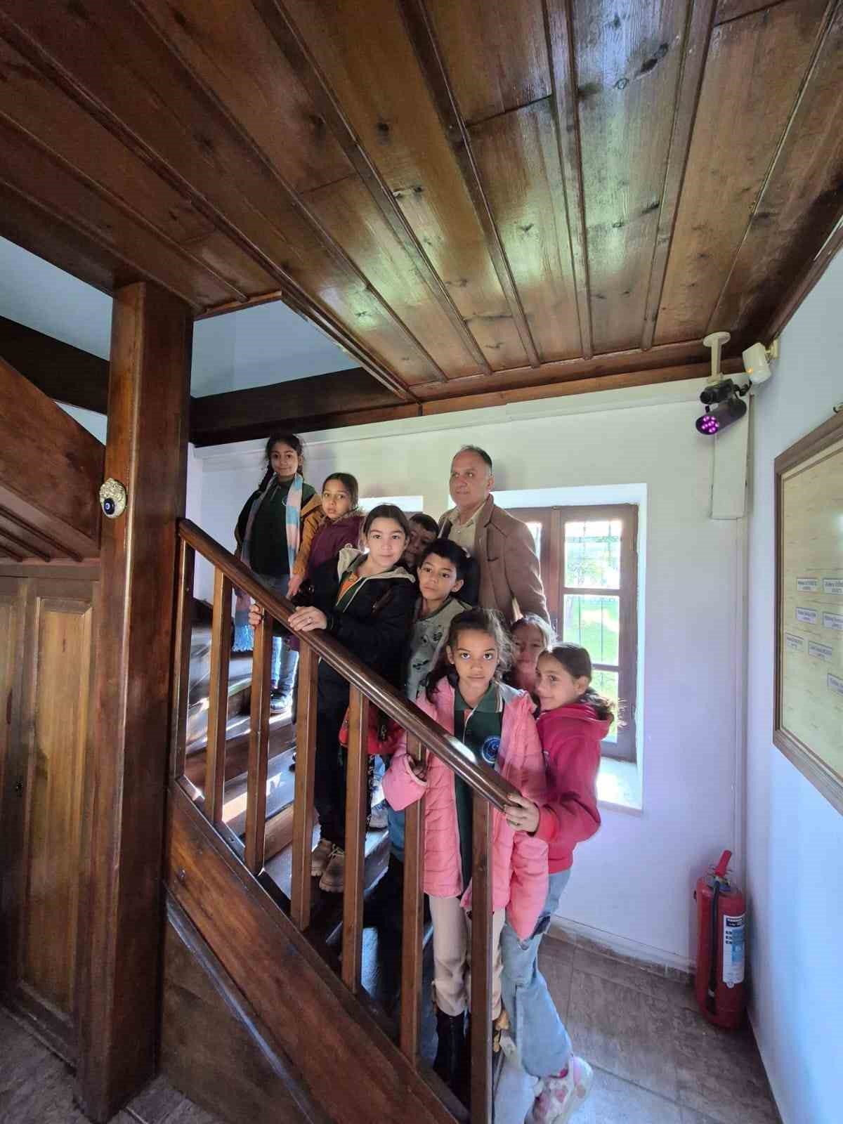 Kocag&uuml;rl&uuml; &ouml;ğrenciler Y&ouml;r&uuml;k Ali Efe M&uuml;zesi&rsquo;nde tarih yolculuğuna &ccedil;ıktı
