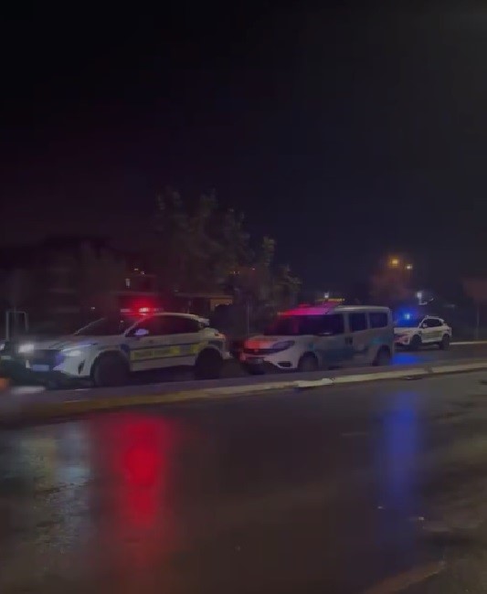 23 yaşındaki gen&ccedil; aydınlatma direğine &ccedil;arparak yaşamını yitirdi
