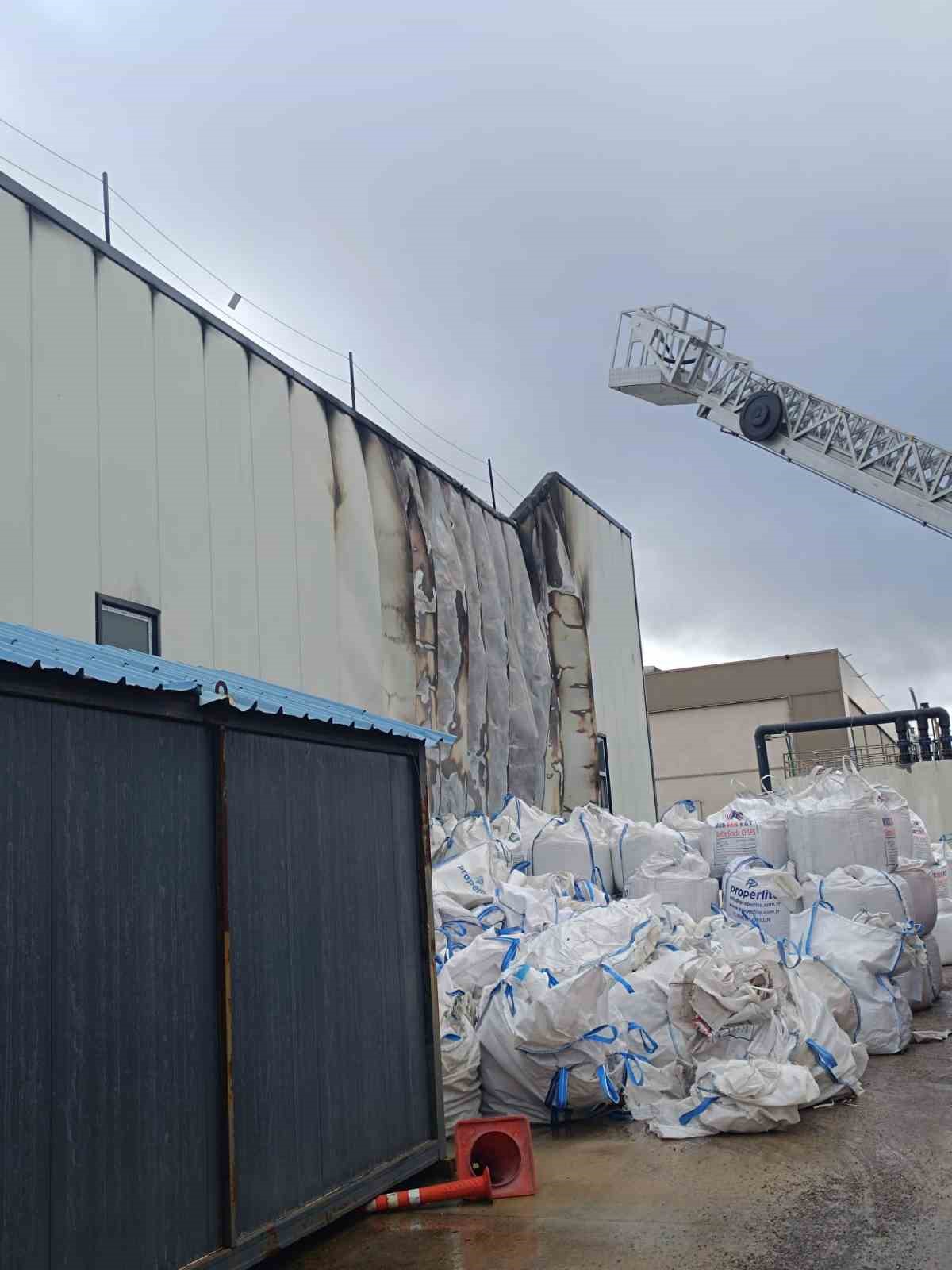 Bolu’da fabrika yangını büyümeden söndürüldü