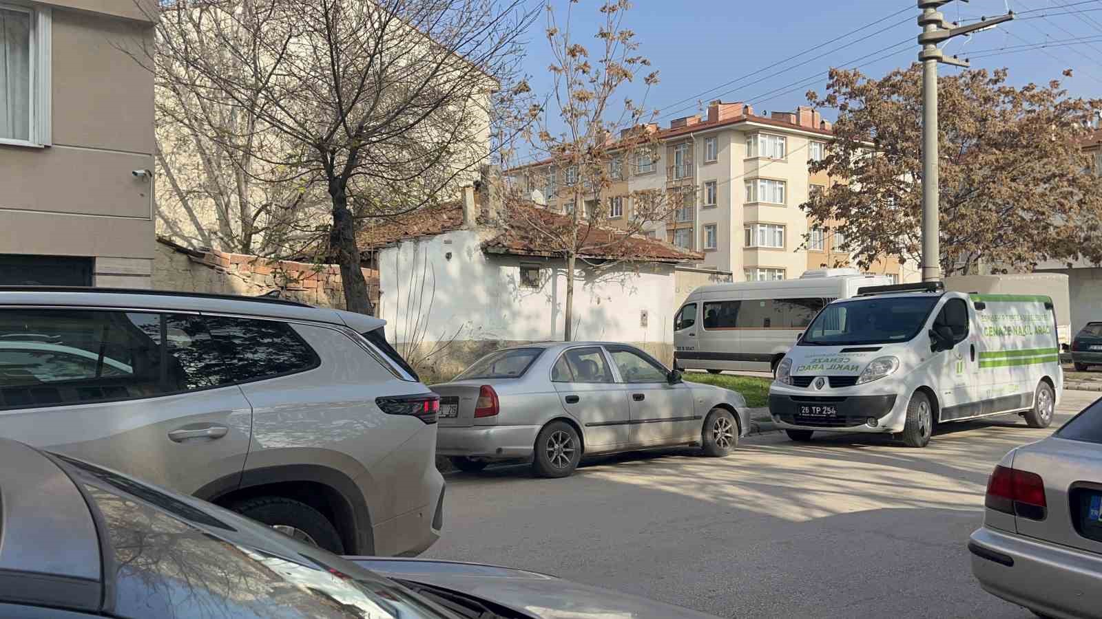 Muhtarın 10 g&uuml;n boyunca haber alamadığı 74 yaşındaki şahıs evinde &ouml;l&uuml; bulundu
