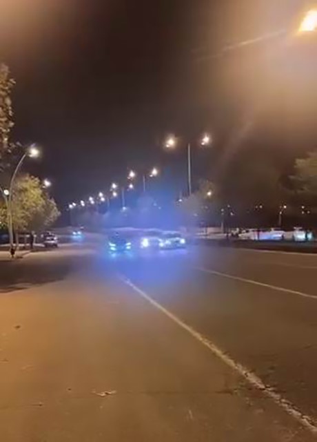 Yolu &ccedil;ekerken kaza anını kaydettiler
